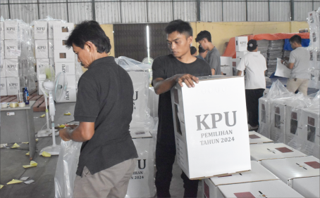 KPU Kabupaten Purbalingga telah menyelesaikan pengepakan logistik Pemilihan Bupati dan Wakil Bupati untuk 1.525 TPS.