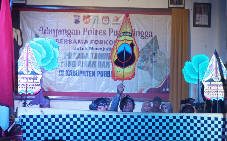 Polres Purbalingga menyelenggarakan Wayangan dengan Dalang Polisi Bripka Teguh Riyanto dari Satlantas Polres Purbalingga, di Pendopo Aboe Bakar Kompleks Kantor Camat Kaligondang, 22 November 2024 malam. Polres Purbalingga menyelenggarakan Wayangan dengan Dalang Polisi Bripka Teguh Riyanto dari Satlantas Polres Purbalingga, di Pendopo Aboe Bakar Kompleks Kantor Camat Kaligondang, 22 November 2024 malam.