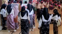 SMA Negeri 1 Kemangkon menyelenggarakan Gelar Karya Seni Rupa yang bertema “Ekspresi Sentuhan Tangan dalam Warna dan Pola SMANSAKA”, di Gedung KPRI Wanteg Kemangkon, Jumat 22 November 2024. SMA Negeri 1 Kemangkon menyelenggarakan Gelar Karya Seni Rupa yang bertema “Ekspresi Sentuhan Tangan dalam Warna dan Pola SMANSAKA”, di Gedung KPRI Wanteg Kemangkon, Jumat 22 November 2024.