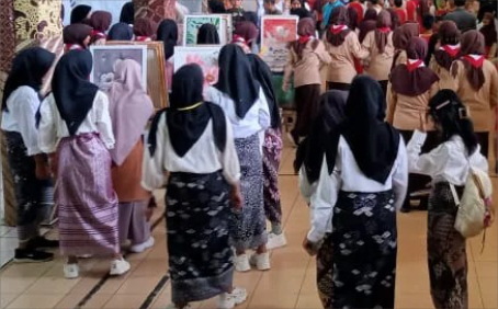 SMA Negeri 1 Kemangkon menyelenggarakan Gelar Karya Seni Rupa yang bertema “Ekspresi Sentuhan Tangan dalam Warna dan Pola SMANSAKA”, di Gedung KPRI Wanteg Kemangkon, Jumat 22 November 2024. SMA Negeri 1 Kemangkon menyelenggarakan Gelar Karya Seni Rupa yang bertema “Ekspresi Sentuhan Tangan dalam Warna dan Pola SMANSAKA”, di Gedung KPRI Wanteg Kemangkon, Jumat 22 November 2024.