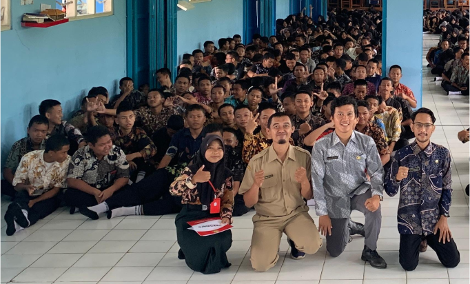 Dinkominfo Purbalingga Ajak Ratusan Siswa SMK Negeri 1 Kaligondang Bijak Bermedsos Dinkominfo Purbalingga Ajak Ratusan Siswa SMK Negeri 1 Kaligondang Bijak Bermedsos