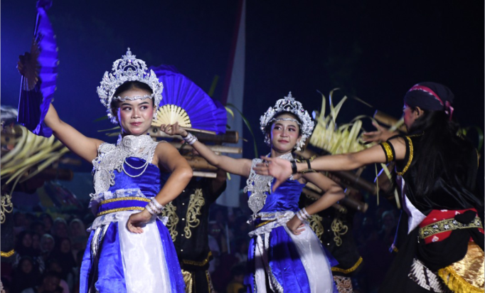 Festival Kentongan Purbalingga berlangsung meriah dan ramai penonton yang menyaksikan saat musim libur sekolah ini di Alun-alun Purbalingga, Minggu malam 29 Desember 2024. Festival Kentongan Purbalingga berlangsung meriah dan ramai penonton yang menyaksikan saat musim libur sekolah ini di Alun-alun Purbalingga, Minggu malam 29 Desember 2024.