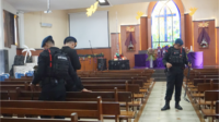 Gegana Sat Brimob Polda Jateng Sterilisasi Tiga Gereja Besar di Purbalingga Gegana Sat Brimob Polda Jateng Sterilisasi Tiga Gereja Besar di Purbalingga