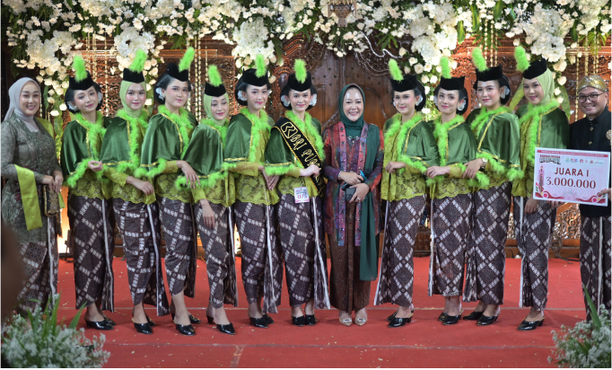 IWA BRI Purbalingga berkebaya terbaik di Parade Purbalingga Kebaya 2024
