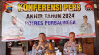 Kapolres Purbalingga, AKBP Rosyid Hartanto, saat konferensi pers akhir tahun 2024 di Kedai Kopi Pojok Purbalingga, Selasa 31 Desember 2024