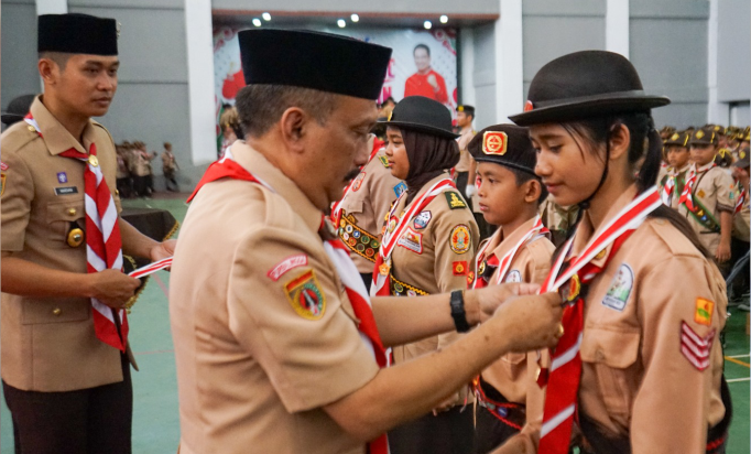 Ketua Kwarcab Gerakan Pramuka Purbalingga, Kak Tri Gunawan Setyadi usai melantik 3404 anggota Pramuka Garuda, di Sasana Krida GOR Goentoer Darjono Purbalingga Ketua Kwarcab Gerakan Pramuka Purbalingga, Kak Tri Gunawan Setyadi usai melantik 3404 anggota Pramuka Garuda, di Sasana Krida GOR Goentoer Darjono Purbalingga