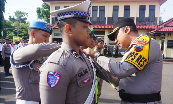 Operasi Lilin Candi 2024 Apel Gelar Pasukan Operasi Lilin Candi 2024, di halaman Mapolres Purbalingga, Jumat 20 Desember 2024.