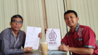 Owner Rumah Makan PM Collaboration Purbalingga, Taufik Dwi Laksono usai menerima sertifikat halal dari Badan Penyelenggara Jaminan Produk Halal (BPJPH) Kementerian Agama Kabupaten Purbalingga. Owner Rumah Makan PM Collaboration Purbalingga, Taufik Dwi Laksono