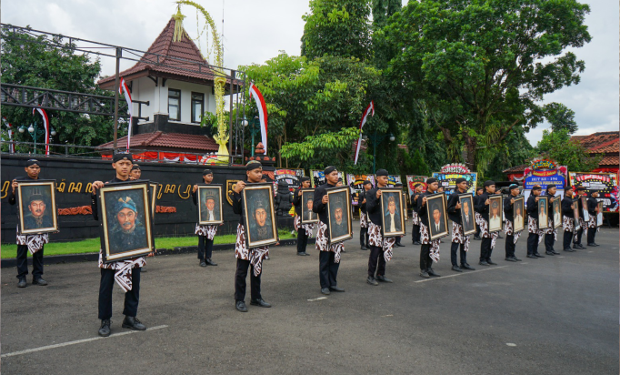 Pasukan Pembawa Foto Bupati Purbalingga