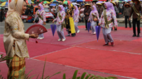 Bupati Purbalingga, Dyah Hayuning Pratiwi menyaksikan unjuk potensi peserta Pawai Budaya dalam rangka memeriahkan peringatan Hari Jadi Ke-194 Kabupaten Purbalingga, di Alun-alun Purbalingga, Sabtu 28 Desember 2024. Sumber Foto: Bagian Protokol dan Komunikasi Pimpinan Setda Purbalingga Bupati Purbalingga, Dyah Hayuning Pratiwi menyaksikan unjuk potensi peserta Pawai Budaya dalam rangka memeriahkan peringatan Hari Jadi Ke-194 Kabupaten Purbalingga, di Alun-alun Purbalingga, Sabtu 28 Desember 2024. Sumber Foto: Bagian Protokol dan Komunikasi Pimpinan Setda Purbalingga