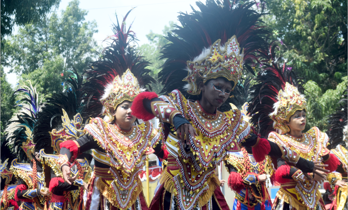 Penampilan siswa SMP Negeri 2 Purbalingga dalam Pawai Budaya tahun 2023. Foto: tabloidelemen.com