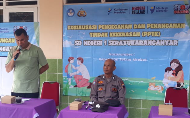 Kepolisian Sektor (Polsek) Mrebet menyelenggarakan Sosialisasi Pencegahan dan Penanganan Tindak Kekerasan (PPTK) di SD Negeri 1 Serayu Karanganyar, Jumat 23 November 2024. Foto: Dok Polsek Mrebet Kepolisian Sektor (Polsek) Mrebet menyelenggarakan Sosialisasi Pencegahan dan Penanganan Tindak Kekerasan (PPTK) di SD Negeri 1 Serayu Karanganyar, Jumat 23 November 2024. Foto: Dok Polsek Mrebet
