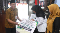 Pentasharufan Zakat Baznas-UPZ Kemenag Purbalingga, salurkan Rp 377 Juta untuk 370 Mustahik, di Pendopo Dipokusumo Purbalingga, Selasa 31 Desember 2024.