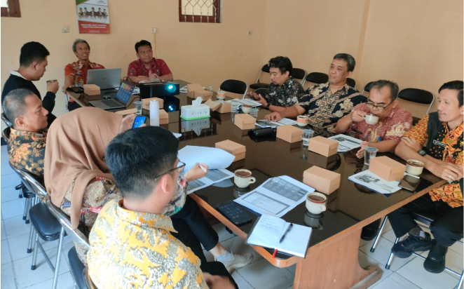Dinas Perindustrian dan Perdagangan (Dinperindag) Kabupaten Purbalingga menggelar rapat lanjutan paparan akhir penyusunan roadmap Peningkatan Penggunaan Produk Dalam Negeri (P3DN) tahun 2024. Dinas Perindustrian dan Perdagangan (Dinperindag) Kabupaten Purbalingga menggelar rapat lanjutan paparan akhir penyusunan roadmap Peningkatan Penggunaan Produk Dalam Negeri (P3DN) tahun 2024.