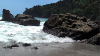 Berwisata Pantai di Kabupaten Cilacap Berwisata Pantai di Kabupaten Cilacap