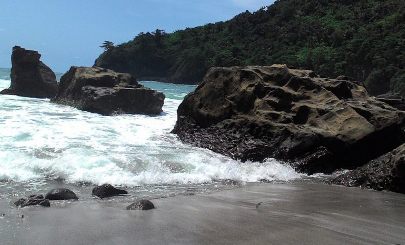 Berwisata Pantai di Kabupaten Cilacap