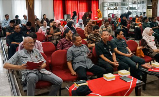 Sekretaris Daerah Kabupaten Purbalingga, Herni Sulasti di saat pemaparan capaian predikat baik ITKP Purbalingga tahun 2024, di Operation Room Graha Adiguna Purbalingga, Selasa 14 Januari 2025 Sekretaris Daerah Kabupaten Purbalingga, Herni Sulasti di saat pemaparan capaian predikat baik ITKP Purbalingga tahun 2024, di Operation Room Graha Adiguna Purbalingga, Selasa 14 Januari 2025