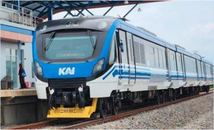 KA Andalan Celebes jenis Kereta Rel Diesel Indonesia (KRDI) yang bewarna biru KA Andalan Celebes jenis Kereta Rel Diesel Indonesia (KRDI) yang bewarna biru