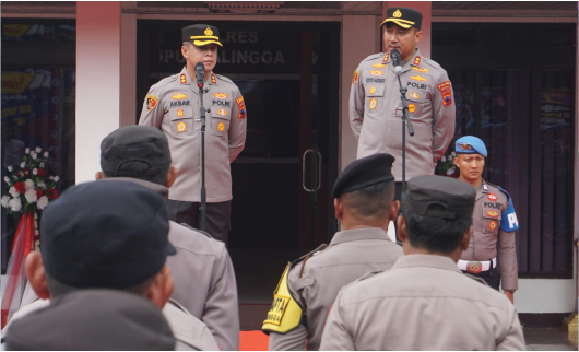 Pejabat baru Kapolres Purbalingga, AKBP Achmad Akbar dan pejabat lama AKBP Rosyid Hartanto saat apel arahan pimpinan di Mapolres Purbalingga, Sabtu 18 Januari 2025. Pejabat baru Kapolres Purbalingga, AKBP Achmad Akbar dan pejabat lama AKBP Rosyid Hartanto usai laporan kesatuan di Mapolres Purbalingga, Sabtu 18 Januari 2025.