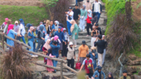 Pengunjung baik lokal maupun regional memadati kawasan destinasi wisata Goa Lawa Purbalingga (Golaga) di Kabupaten Purbalingga yang berada di lereng Gunung Slamet tersebut untuk berwisata bersama keluarga, Rabu 1 Januari 2025 Pengunjung baik lokal maupun regional memadati kawasan destinasi wisata Goa Lawa Purbalingga (Golaga) di Kabupaten Purbalingga yang berada di lereng Gunung Slamet tersebut untuk berwisata bersama keluarga, Rabu 1 Januari 2025