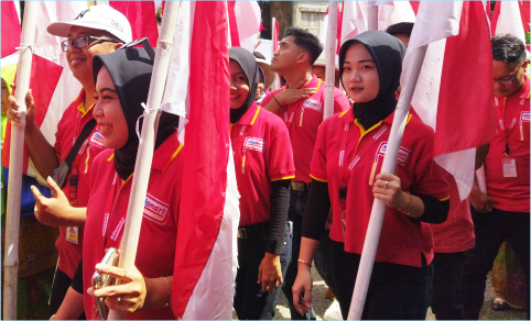 Alfamart ikut Kirab Merah Putih yang terselenggara oleh Harmoni Nusantara Bangkit di Desa Logandu, Kecamatan Karanggayam, Kabupaten Kebumen, Sabtu 15 Februari 2025