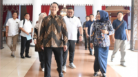 Bupati H Fahmi Muhammad Hanif dan Wakil Bupati Dimas Prasetyahani meninjau lingkungan kerja yang baru, seperti rumah jabatan dan ruang kerjanya, Jum'at 21 Februari 2025 Bupati H Fahmi Muhammad Hanif dan Wakil Bupati Dimas Prasetyahani meninjau lingkungan kerja yang baru, seperti rumah jabatan dan ruang kerjanya, Jum'at 21 Februari 2025