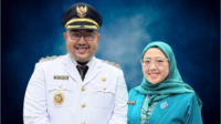 Wakil Bupati Purbalingga Dimas Prasetyahani dan istrinya Denita Adveptiana. Sumber Foto: tabloidelemen.com Wakil Bupati Purbalingga Dimas Prasetyahani dan istrinya Denita Adveptiana. Sumber Foto: tabloidelemen.com