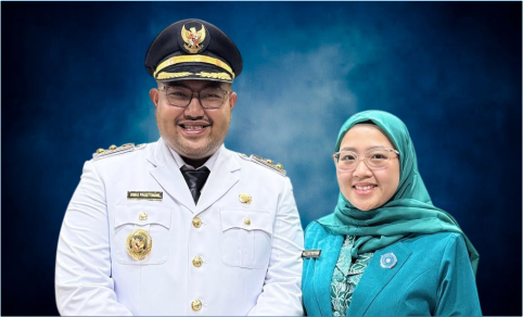 Wakil Bupati Purbalingga Dimas Prasetyahani dan istrinya Denita Adveptiana. Sumber Foto: tabloidelemen.com