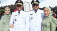 Fahmi Muhammad Hanif (Fahmi) dan Dimas Prasetyahani (Dimas) usai mengikuti pelatikan bersama 33 gubernur, 33 wakil gubernur, 363 bupati, 362 wakil bupati, 85 walikota, 85 wakil walikota dengan total 961 kepala daerah dari 481 daerah, di Istana Merdeka, Jakarta, Kamis 20 Februari 2025. Sumber Foto: Bagian Prokompim Setda Purbalingga Fahmi Muhammad Hanif (Fahmi) dan Dimas Prasetyahani (Dimas) usai mengikuti pelatikan bersama 33 gubernur, 33 wakil gubernur, 363 bupati, 362 wakil bupati, 85 walikota, 85 wakil walikota dengan total 961 kepala daerah dari 481 daerah, di Istana Merdeka, Jakarta, Kamis 20 Februari 2025. Sumber Foto: Bagian Prokompim Setda Purbalingga