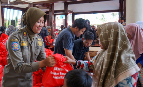 Gerakan Pangan Murah Kendalikan Inflasi (Gempur Kali) di halaman Pendopo Kecamatan Purbalingga, Selasa 18 Februrai 2025. Gerakan Pangan Murah Kendalikan Inflasi (Gempur Kali) di halaman Pendopo Kecamatan Purbalingga, Selasa 18 Februrai 2025.