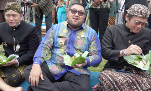 Wakil Bupati Purbalingga Dimas Prasetyahani menghadiri Prosesi Hari Jadi ke-454 Kabupaten Banjarnegara, di Alun-alun Banjarnegara, Rabu 26 Feberuari 2025.