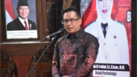 Ketua DPRD Kabupaten Purbalingga, H.R. Bambang Irawan saat acara pelepasan masa purna tugas Bupati Dyah Hayuning Pratiwi (Tiwi) dan Wakil Bupati Purbalingga H Sudono (Dono), di Pendapa Dipokusumo Purbalingga, Senin 17 Februari 2025 malam. Ketua DPRD Kabupaten Purbalingga, H.R. Bambang Irawan saat acara pelepasan masa purna tugas Bupati Dyah Hayuning Pratiwi (Tiwi) dan Wakil Bupati Purbalingga H Sudono (Dono), di Pendapa Dipokusumo Purbalingga, Senin 17 Februari 2025 malam.