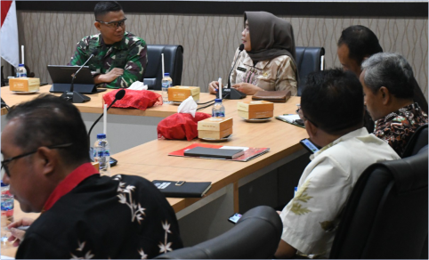 Komandan Kodim 0702/Purbalingga, Letkol Inf Untung Iswahyudi saat rakor persiapan pelaksanaan distribusi Makan Bergizi Gratis (MBG) untuk12.935 Siswa di 47 Sekolah dari Badan Gizi Nasional (BGN). Komandan Kodim 0702/Purbalingga, Letkol Inf Untung Iswahyudi saat rakor persiapan pelaksanaan distribusi Makan Bergizi Gratis (MBG) untuk12.935 Siswa di 47 Sekolah dari Badan Gizi Nasional (BGN).