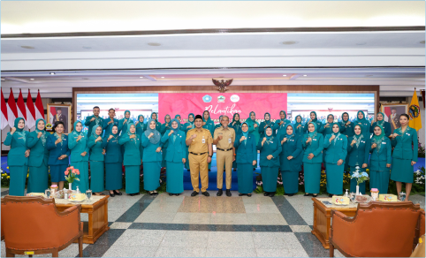 Wakil Gubernur Jawa Tengah Taj Yasin Maimoen bersama Ketua TP PKK Provinsi Jawa Tengah, Nawal Arafah Yasin dan Ketua TP PKK kabupaten/kota se- Jawa Tengah di Gedung Gradhika Bhakti Praja Semarang pada Senin 24 Februari 2025. Sumber Foto: Bagian Prokompim Setda Purbalingga