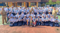 Kepala SMP Negeri 2 Kalimanah, Tjandra Irawati memberikan apresiasi kepada para pesilat SMP Negeri 2 Kalimanah yang telah tampil gemilang dalam Kejuaraan Kabupaten Pencak Silat Piala Bupati Purbalingga tahun 2025, Senin 10 Februari 2025 Kepala SMP Negeri 2 Kalimanah, Tjandra Irawati memberikan apresiasi kepada para pesilat SMP Negeri 2 Kalimanah yang telah tampil gemilang dalam Kejuaraan Kabupaten Pencak Silat Piala Bupati Purbalingga tahun 2025, Senin 10 Februari 2025