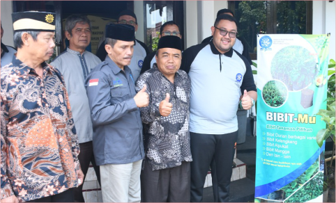 Wakil Bupati Purbalingga, Dimas Prasetyahani meluncurkan produk unggulan pertanian Muhammadiyah dalam acara Rakerda Majelis Pemberdayaan Masyarakat (MPM) PD Muhammadiyah Purbalingga, di OR Graha Adiguna, Sabtu 22 Februari 2025.