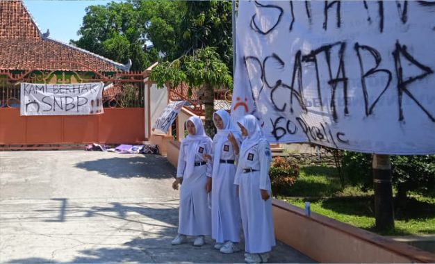 Siswa SMA Negeri Bukateja Kabupaten yang memenuhi syarat (eligible), Purbalingga belum berutung mengikuti Seleksi Nasional Berdasarkan Prestasi (SNBP) 2025 menggelar aksi protes. Siswa SMA Negeri Bukateja Kabupaten yang memenuhi syarat (eligible), Purbalingga belum berutung mengikuti Seleksi Nasional Berdasarkan Prestasi (SNBP) 2025 menggelar aksi protes.