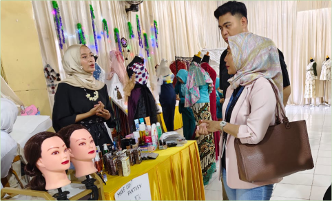 Memperingati usianya yang genap 20 tahun, SMK Negeri 1 Bojongsari meluncurkan Kenes Cafe sebagai ruang praktik siswa. Memperingati usianya yang genap 20 tahun, SMK Negeri 1 Bojongsari meluncurkan Kenes Cafe sebagai ruang praktik siswa.