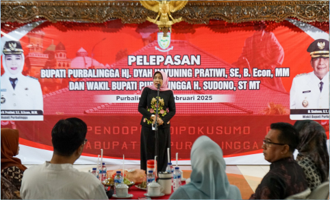 Sekretaris Daerah Kabupaten Purbalingga, Herni Sulasti saat pelepasan Bupati Dyah Hayuning Pratiwi (Tiwi) dan Wakil Bupati Purbalingga Sudono (Dono), Senin 17 Februari 2025 malam. Sekretaris Daerah Kabupaten Purbalingga, Herni Sulasti saat pelepasan Bupati Dyah Hayuning Pratiwi (Tiwi) dan Wakil Bupati Purbalingga Sudono (Dono), Senin 17 Februari 2025 malam.