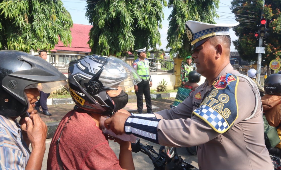 Satlantas Polres PurbaIingga menggelar sosialisasi terpadu Operasi Keselamatan Candi 2024 di Simpang Empat Patung Jenderal Soedirman PurbaIingga, Senin 10 Februari 2025. Satlantas Polres PurbaIingga menggelar sosialisasi terpadu Operasi Keselamatan Candi 2024 di Simpang Empat Patung Jenderal Soedirman PurbaIingga, Senin 10 Februari 2025.