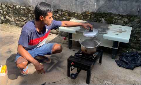 Anter Basuki, Warga Desa Galuh RT 12 RW 6, Kecamatan Bojongsari Purbalingga, berinovasi memproduksi kompor berbahan bakar oli bekas dan minyak jelantah.