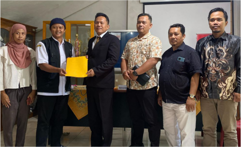 Uut Triyas Yanuar,  anggota DPRD Purbalingga dari Fraksi Golkar resmi mendaftar menjadi calon Ketua Umum Askab PSSI Purbalingga periode tahun 2025-2029, Rabu 12 Maret 2025 siang.