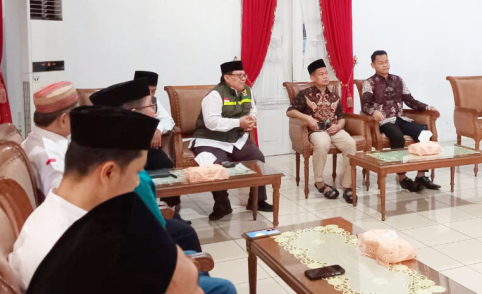 Bupati Purbalingga Fahmi Muhammad Hanif berzakat maal senilai Rp200 juta melalui Badan Amil Zakat Nasional (BAZNAS) Kabupaten Purbalingga. Bupati Purbalingga Fahmi Muhammad Hanif berzakat maal senilai Rp200 juta melalui Badan Amil Zakat Nasional (BAZNAS) Kabupaten Purbalingga.
