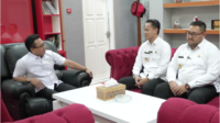 Bupati Purbalingga, Fahmi Muhammad Hanif (Fahmi) dan Wakil Bupati Dimas Prasetyahani (Dimas), bersilaturahmi ke Ketua DPRD Purbalingga, HR. Bambang Irawan, Rabu 05 Maret 2025). Bupati Purbalingga, Fahmi Muhammad Hanif (Fahmi) dan Wakil Bupati Dimas Prasetyahani (Dimas), bersilaturahmi ke Ketua DPRD Purbalingga, HR. Bambang Irawan, Rabu 05 Maret 2025).