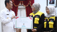 Bupati Purbalingga, Fahmi Muhammad Hanif menyalurkan sepenuhnya penerimaan gaji dan tunjangan sebagai Bupati untuk kelompok/komunitas yang membutuhkan, di Pendopo Dipokusumo, Jum'at 7 Maret 2025. Bupati Purbalingga, Fahmi Muhammad Hanif menyalurkan sepenuhnya penerimaan gaji dan tunjangan sebagai Bupati untuk kelompok/komunitas yang membutuhkan, di Pendopo Dipokusumo, Jum'at 7 Maret 2025.
