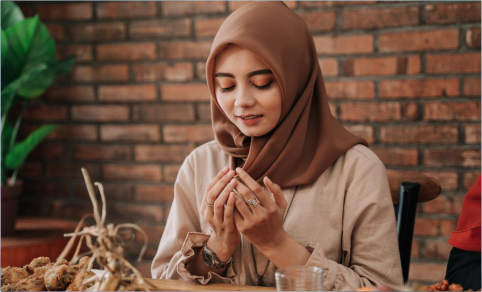Makan Sahur Menjelang Imsak, Ternyata Punya Makna Tersendiri Makan Sahur Menjelang Imsak, Ternyata Punya Makna Tersendiri