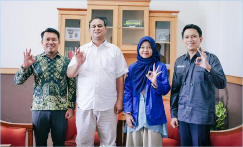 Rida Rahma Danis, mahasiswa Program Studi Bisnis Digital Fakultas Ekonomi dan Bisnis (FEB) Universitas Muhammadiyah Purwokerto (UMP) (berkerudung biru), berhasil lolos seleksi Global Mobility Program (GMP)