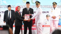 Bupati Purbalingga Fahmi Muhammad Hanif telah menyiapkan dalam 100 hari pertama kepemimpinannya. Bupati Purbalingga Fahmi Muhammad Hanif telah menyiapkan dalam 100 hari pertama kepemimpinannya.