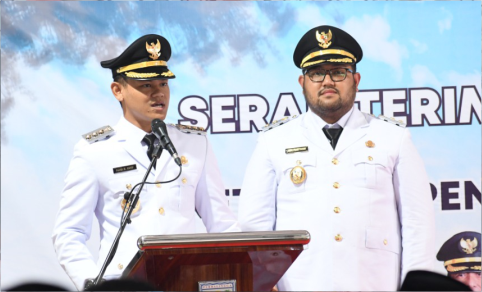 Bupati Purbalingga Fahmi Muhammad Hanif memberikan apresiasi kepada Bupati dan Wakil Bupati Purbalingga perode tahun tahun 2021-2025, Dyah Hayuning Pratiwi dan Sudono atas dedikasi dan komitmen mereka dalam membangun Purbalingga.