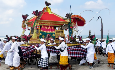 Umat Hindu di Bali Gelar Upacara Melasti Sebelum Hari Raya Nyepi